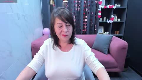 Snapshot of lindahottie chatting on 02-15-25, 12:11 Linda online show from 02-15-25, 12:11