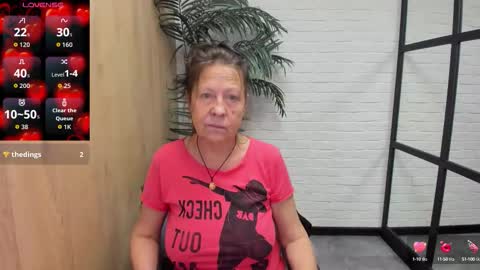 Snapshot of lindahottie chatting on 09-18-25, 01:13 Linda online show from 09-18-25, 01:13
