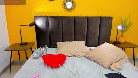 Snapshot of lindainsatiable chatting on 02-13-25, 04:43 Linda online show from 02-13-25, 04:43