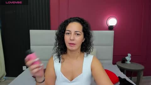Snapshot of lindainsatiable chatting on 09-18-25, 01:40 Linda online show from 09-18-25, 01:40