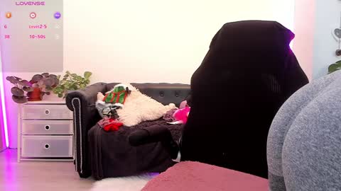 Linda  --  online show from 01-18-25, 04:21