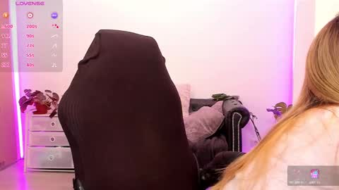 Linda  --  online show from 03-11-25, 04:51