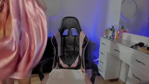 Snapshot of lindsay_khaleesi chatting on 02-02-25, 10:02 Lindsay online show from 02-02-25, 10:02