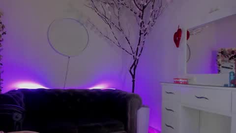 Snapshot of lindsay_khaleesi chatting on 02-22-25, 01:11 Lindsay online show from 02-22-25, 01:11