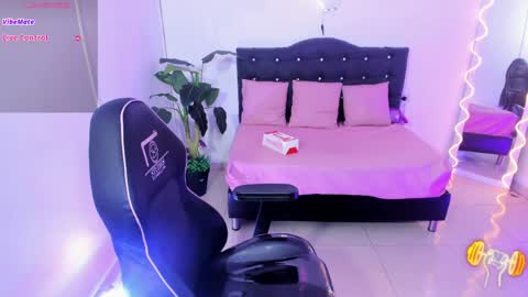 Linda  online show from 05-07-26, 04:18