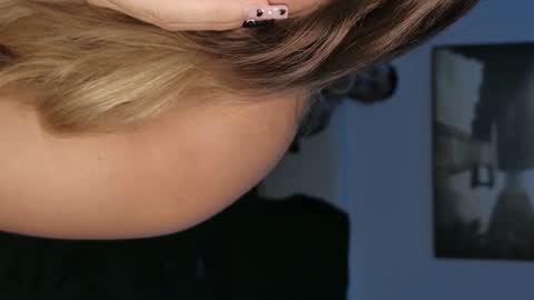 Snapshot of lindseyluxe chatting on 02-22-26, 03:18 Lindseyluxe online show from 02-22-26, 03:18