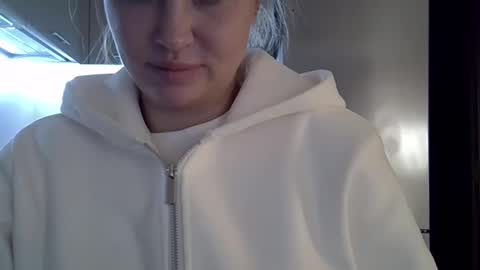 Anna online show from 10-17-25, 04:09