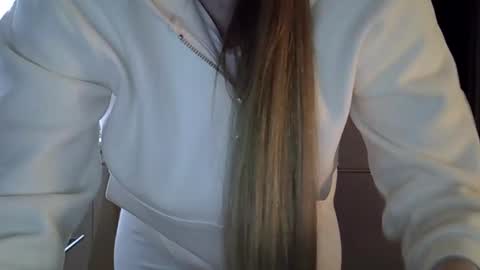 Anna online show from 10-31-25, 06:20