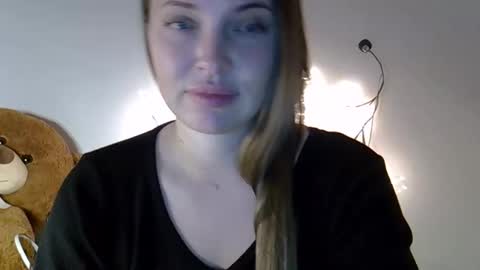 Snapshot of lindsisecret chatting on 04-03-26, 05:22 Anna online show from 04-03-26, 05:22