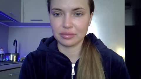 Snapshot of lindsisecret chatting on 04-26-26, 06:55 Anna online show from 04-26-26, 06:55