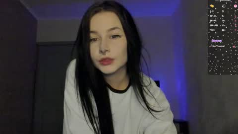 Snapshot of line_green chatting on 06-16-26, 04:37 Lina online show from 06-16-26, 04:37