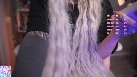 Snapshot of liniq chatting on 02-10-26, 07:29 Lina online show from 02-10-26, 07:29