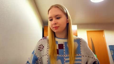 Snapshot of linncrisafi chatting on 02-07-26, 02:43 Rose online show from 02-07-26, 02:43