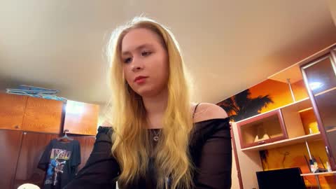 Snapshot of linncrisafi chatting on 02-15-26, 09:22 Rose online show from 02-15-26, 09:22