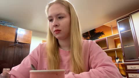 Snapshot of linncrisafi chatting on 02-16-26, 05:53 Rose online show from 02-16-26, 05:53