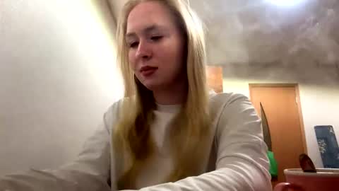 Snapshot of linncrisafi chatting on 02-19-26, 05:53 Rose online show from 02-19-26, 05:53