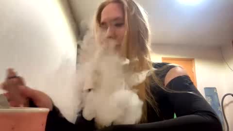 Snapshot of linncrisafi chatting on 02-22-26, 07:34 Rose online show from 02-22-26, 07:34