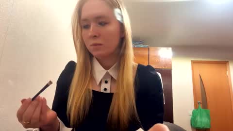 Snapshot of linncrisafi chatting on 02-25-26, 07:34 Rose online show from 02-25-26, 07:34