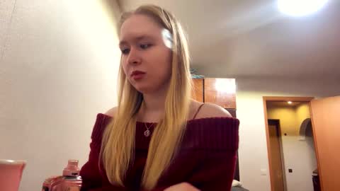 Snapshot of linncrisafi chatting on 02-26-26, 07:24 Rose online show from 02-26-26, 07:24