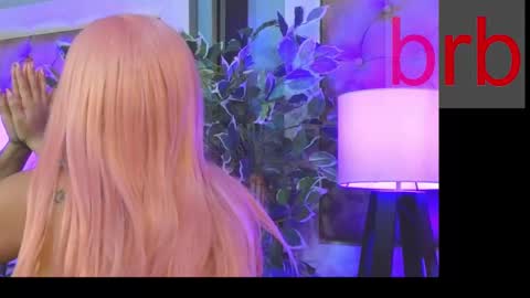 Snapshot of linoshka_1 chatting on 03-12-25, 12:10 Luciana online show from 03-12-25, 12:10