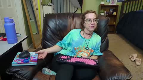 Linzy19 online show from 12-25-24, 05:37