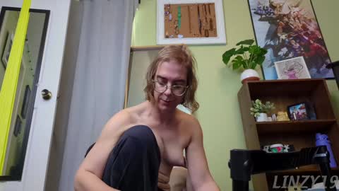 Linzy19 online show from 12-31-24, 06:13