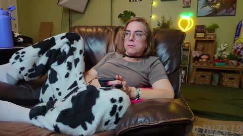 Linzy19 online show from 01-31-25, 04:03