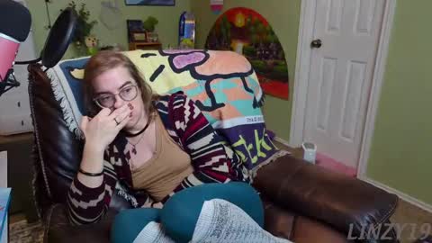 Linzy19 online show from 02-18-25, 06:58