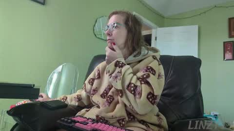 Linzy19 online show from 11-09-25, 04:27