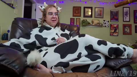 Linzy19 online show from 11-13-25, 04:55