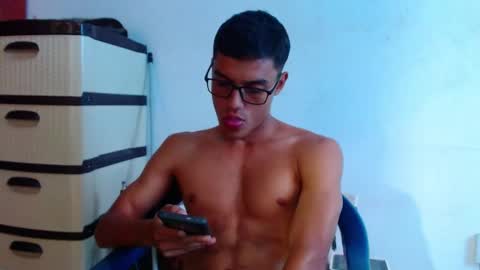 lion_grr online show from 09-17-25, 08:43