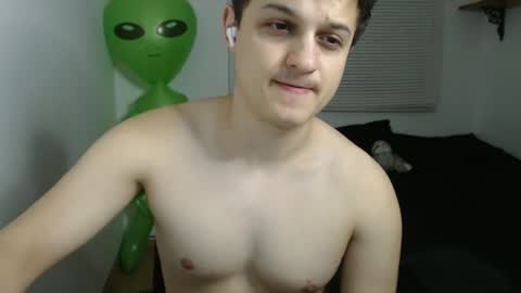 Snapshot of lioncluess chatting on 05-19-26, 11:33 Lion Cluess online show from 05-19-26, 11:33
