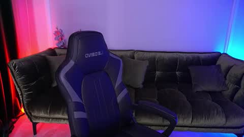 Lia online show from 11-22-25, 09:58