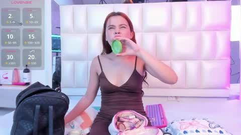 Snapshot of liorah_wolf chatting on 05-17-26, 07:43 Liorah wolf online show from 05-17-26, 07:43