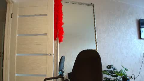 Liora Weiss online show from 07-18-26, 09:24