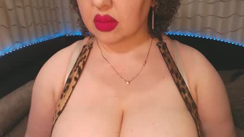 Snapshot of lipsaddiction chatting on 01-25-25, 02:14 LIpsAddiction online show from 01-25-25, 02:14