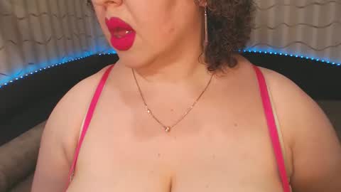 Snapshot of lipsaddiction chatting on 02-19-25, 02:01 LIpsAddiction online show from 02-19-25, 02:01