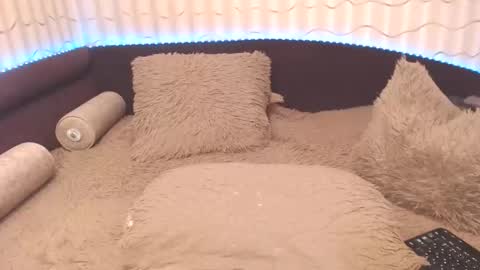 Snapshot of lipsaddiction chatting on 03-02-25, 02:00 LIpsAddiction online show from 03-02-25, 02:00