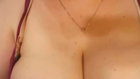 Snapshot of lipsaddiction chatting on 09-23-25, 12:08 LIpsAddiction online show from 09-23-25, 12:08