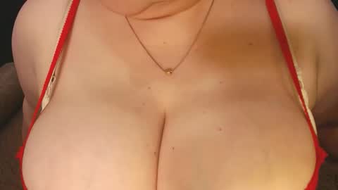 Snapshot of lipsaddiction chatting on 10-21-25, 01:56 LIpsAddiction online show from 10-21-25, 01:56