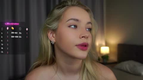Snapshot of lipswithsmileonthem chatting on 01-07-25, 01:06 Amelia online show from 01-07-25, 01:06