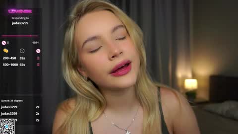 Snapshot of lipswithsmileonthem chatting on 01-08-25, 01:11 Amelia online show from 01-08-25, 01:11