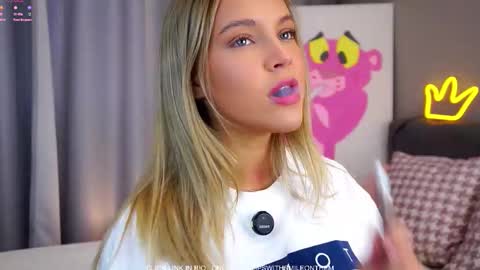 Amelia online show from 11-19-25, 02:11