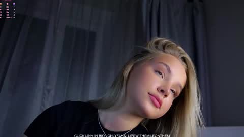 Amelia online show from 12-14-25, 01:11