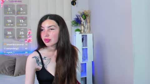 Snapshot of lira_revery chatting on 06-18-26, 02:45 Lira revery online show from 06-18-26, 02:45
