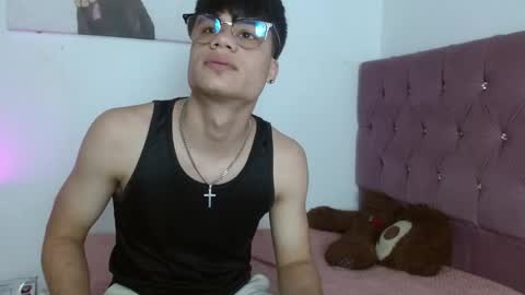 Snapshot of lisa__cute__ chatting on 10-07-25, 03:31 Lisa and Andru online show from 10-07-25, 03:31