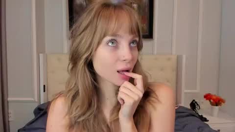 Snapshot of lisa_babymetal chatting on 12-14-25, 05:57 Lisa online show from 12-14-25, 05:57