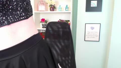 Snapshot of lisa_caprice chatting on 12-04-25, 05:50 Lisa Caprice online show from 12-04-25, 05:50