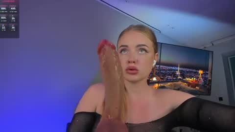 Snapshot of lisa_flirty chatting on 08-04-26, 05:26 Lisa online show from 08-04-26, 05:26