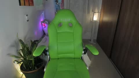 Lisa  online show from 04-16-26, 11:11